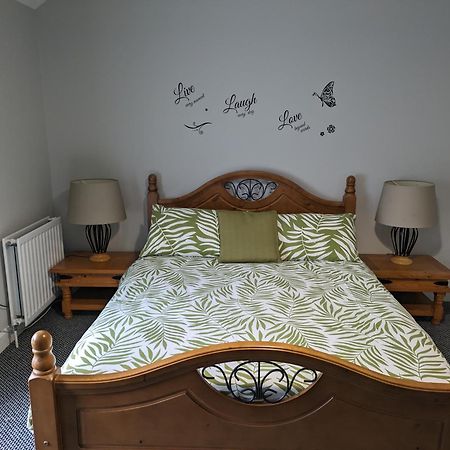 Maire Toireasa - Cosy Refurbished Property In The Gaeltacht Quarter Belfast Exterior photo