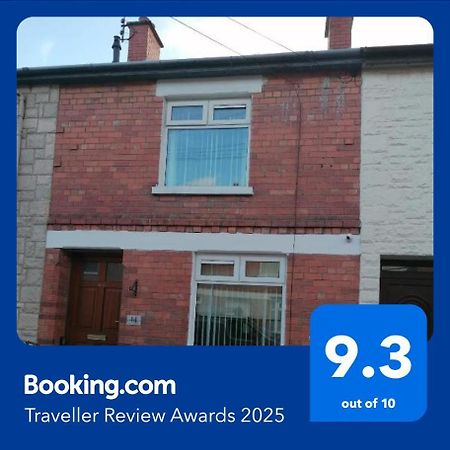 Maire Toireasa - Cosy Refurbished Property In The Gaeltacht Quarter Belfast Exterior photo