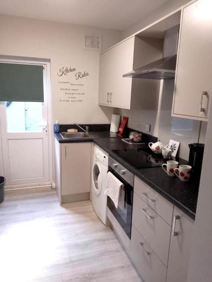 Maire Toireasa - Cosy Refurbished Property In The Gaeltacht Quarter Belfast Exterior photo